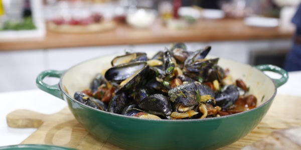 Tom Colicchio's Steamed Mussels with Chorizo